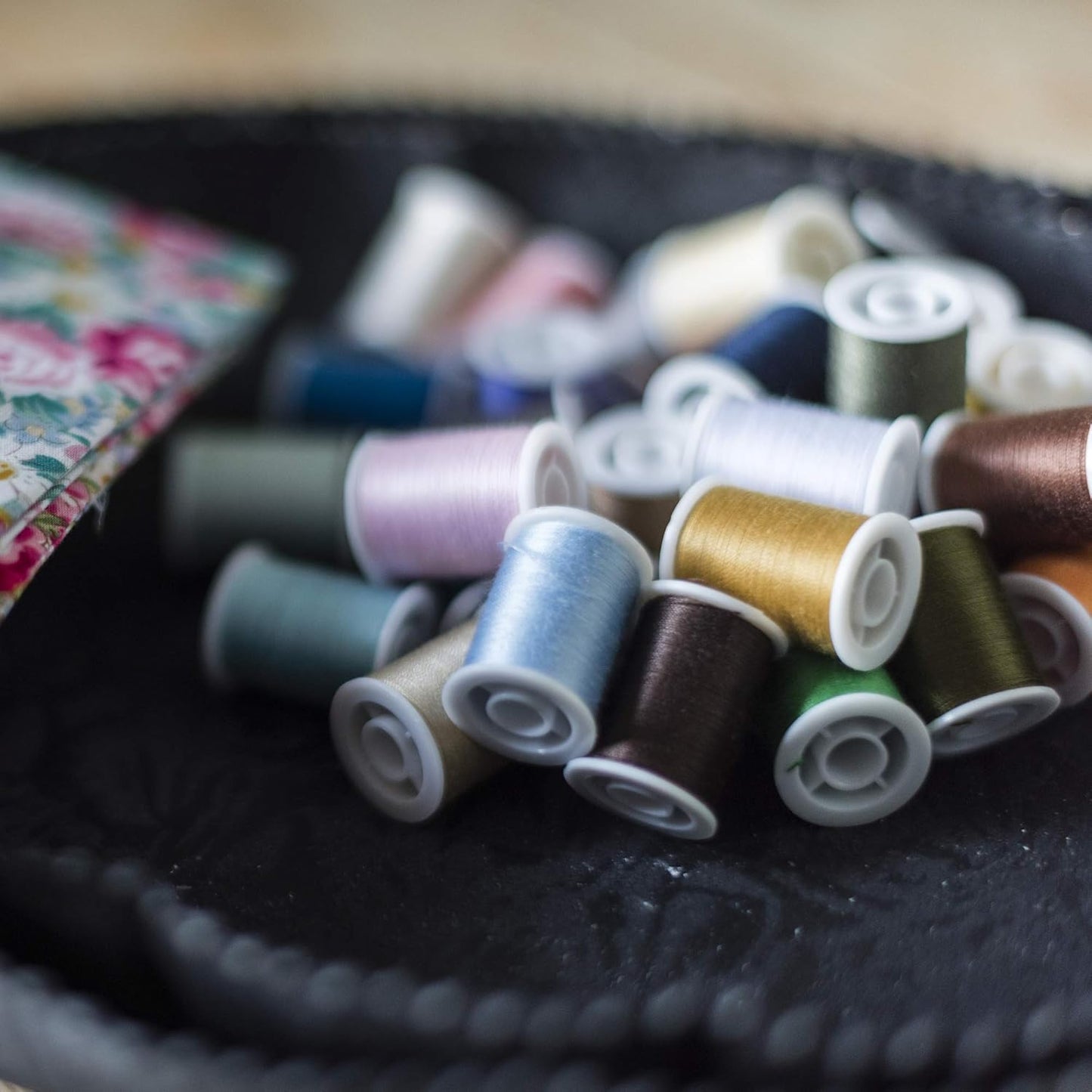 Korbond All Purpose Thread Set - 1350m Polyester Sewing Thread - 30 Colours x 45m - Hand and Machine Sewing and Crafting - Includes Black and White Thread for Machine and Hand
