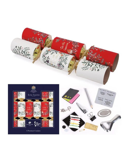 Tom Smith Pack 6 Eco Charity Christmas Crackers Red & White Wreath 'Seasons Greetings' 33cm