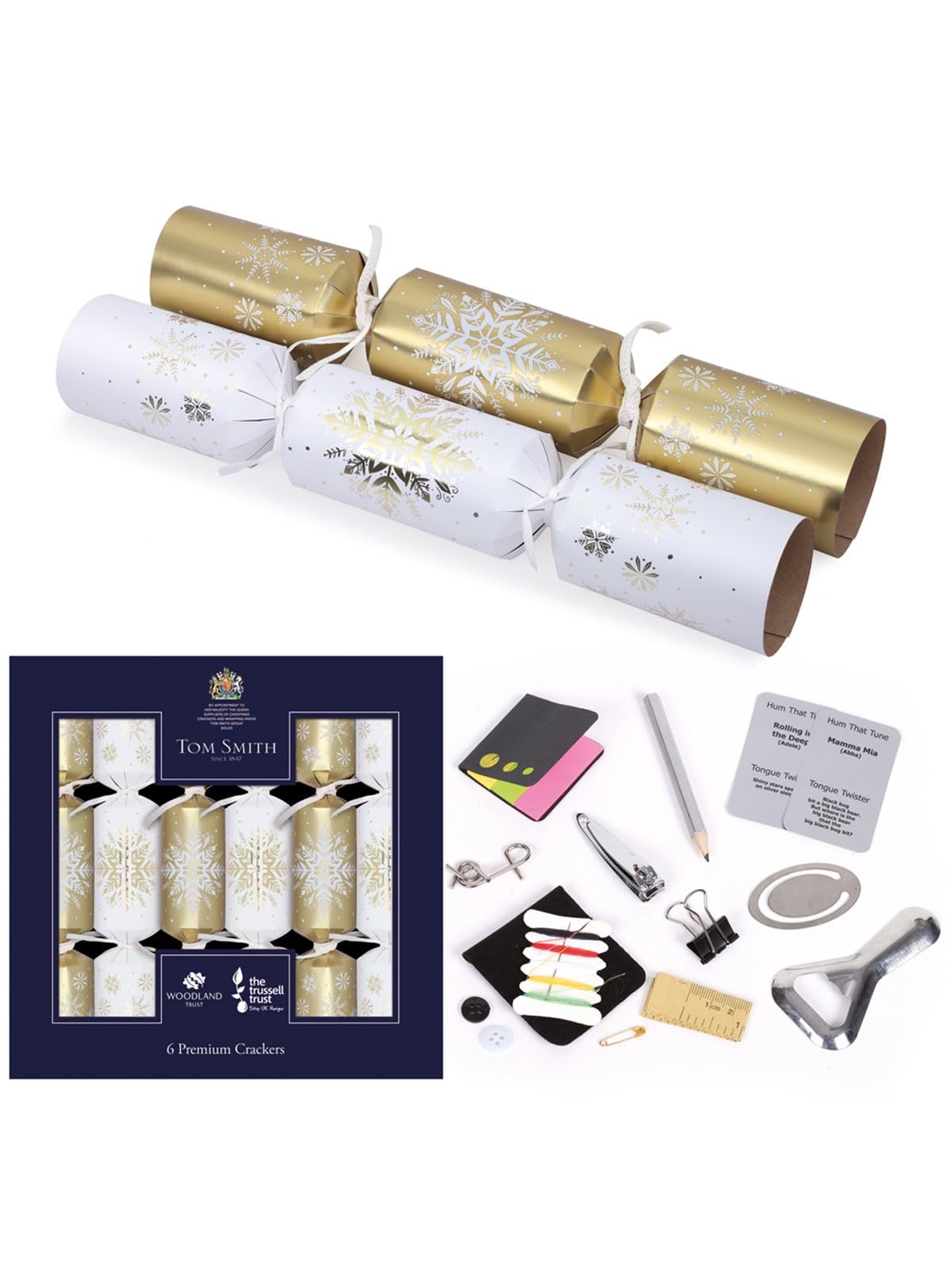 Tom Smith Pack 6 Eco Charity Christmas Crackers Red & White Wreath 'Seasons Greetings' 33cm