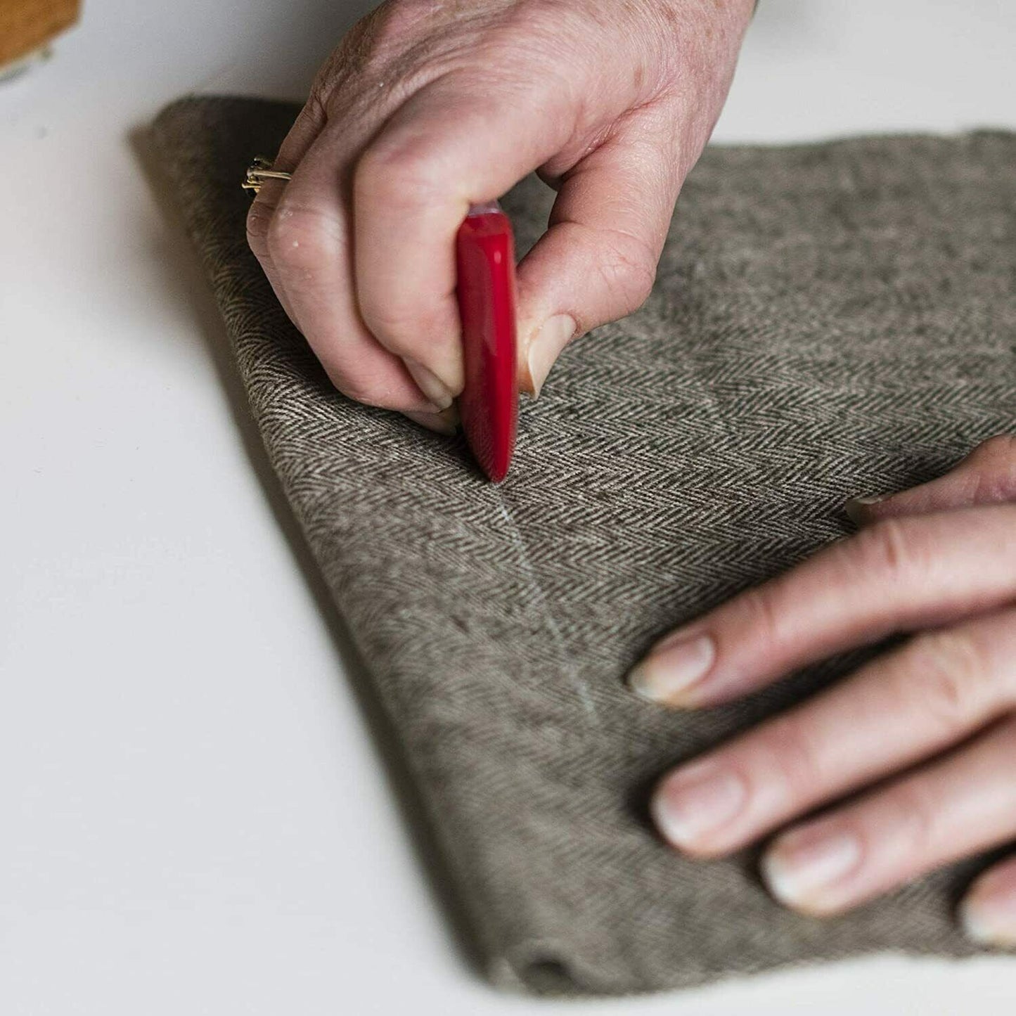 Korbond chalk wheel refillable white craft marking fine line dressmaking 110138